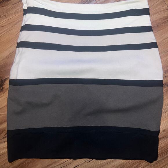 Black Gray White Striped Mini Skirt Stretchy Bodycon Pencil Skirt Size 4 - Picture 2 of 7